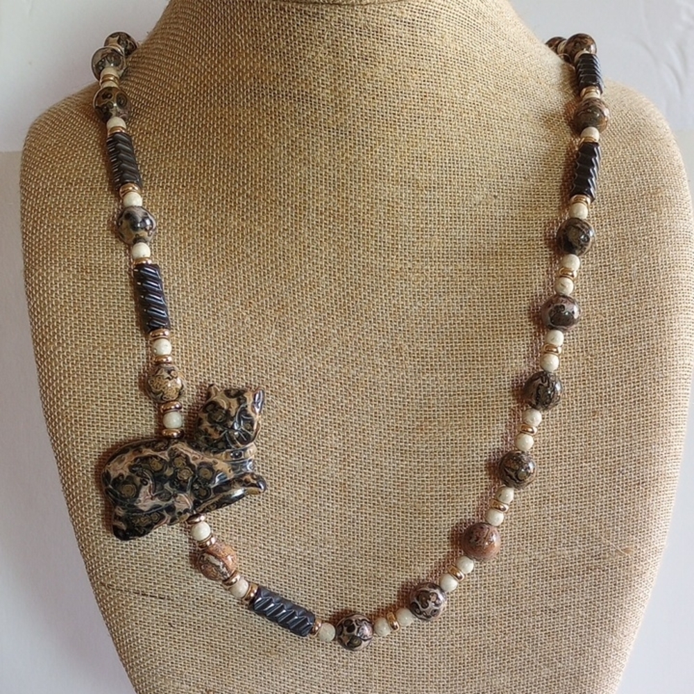 VINTAGE PICASSO JASPER SMILING CAT NETSUKE NECKLACE 30" LONG